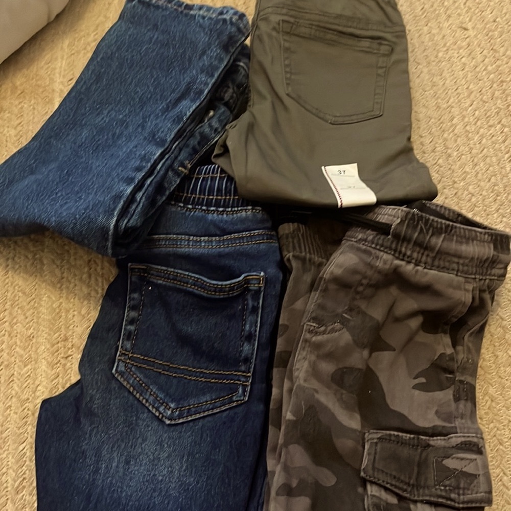 Bundle of 4 jeans